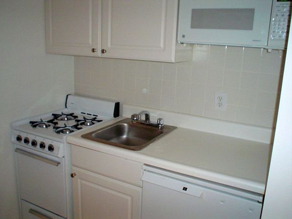 5th image of 312-320 W 23rd St #4B