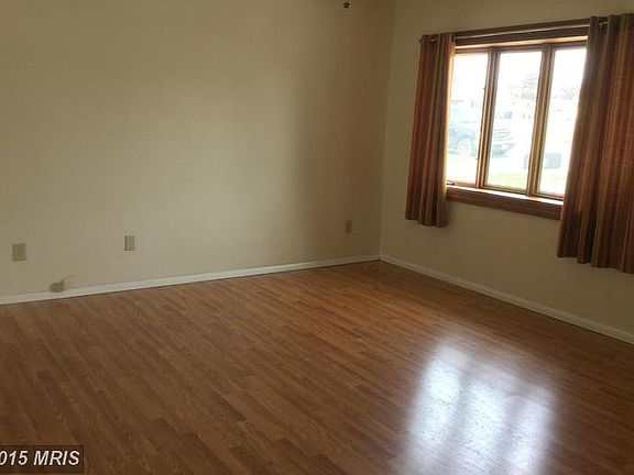 4th image of 404 Birmingham Dr