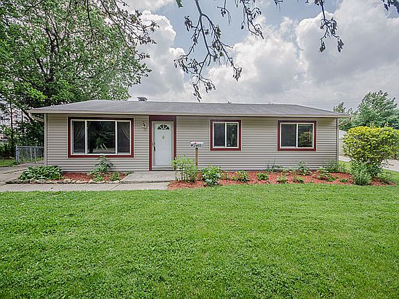 3rd image of 2405 Faye Dr