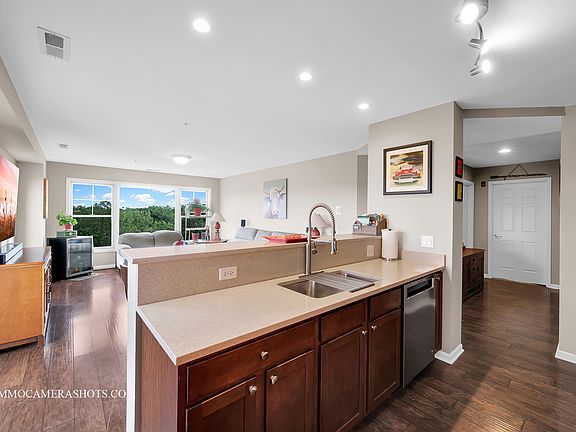 4th image of 125 Lakeview Dr Unit 613