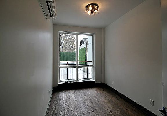 4th image of 340 Irving Ave #1B