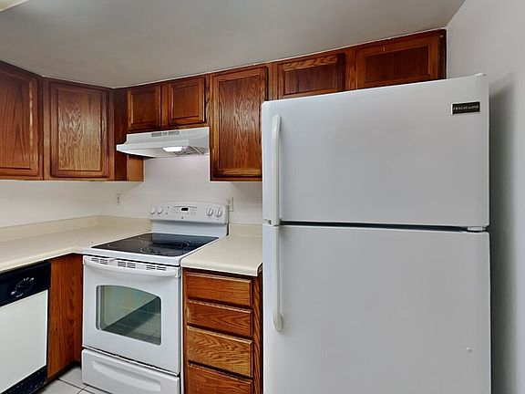 3rd image of 2549 S Oak Ave APT A