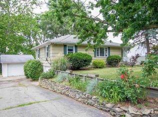 2320 Maple Dr, Jackson, MI 49203