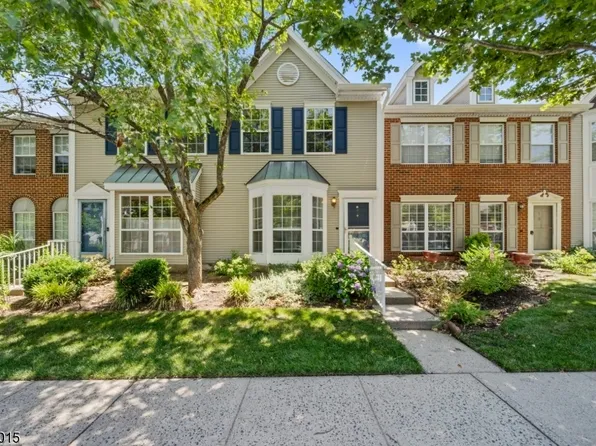 8 Hudson Ct, Franklin Twp., NJ 08823