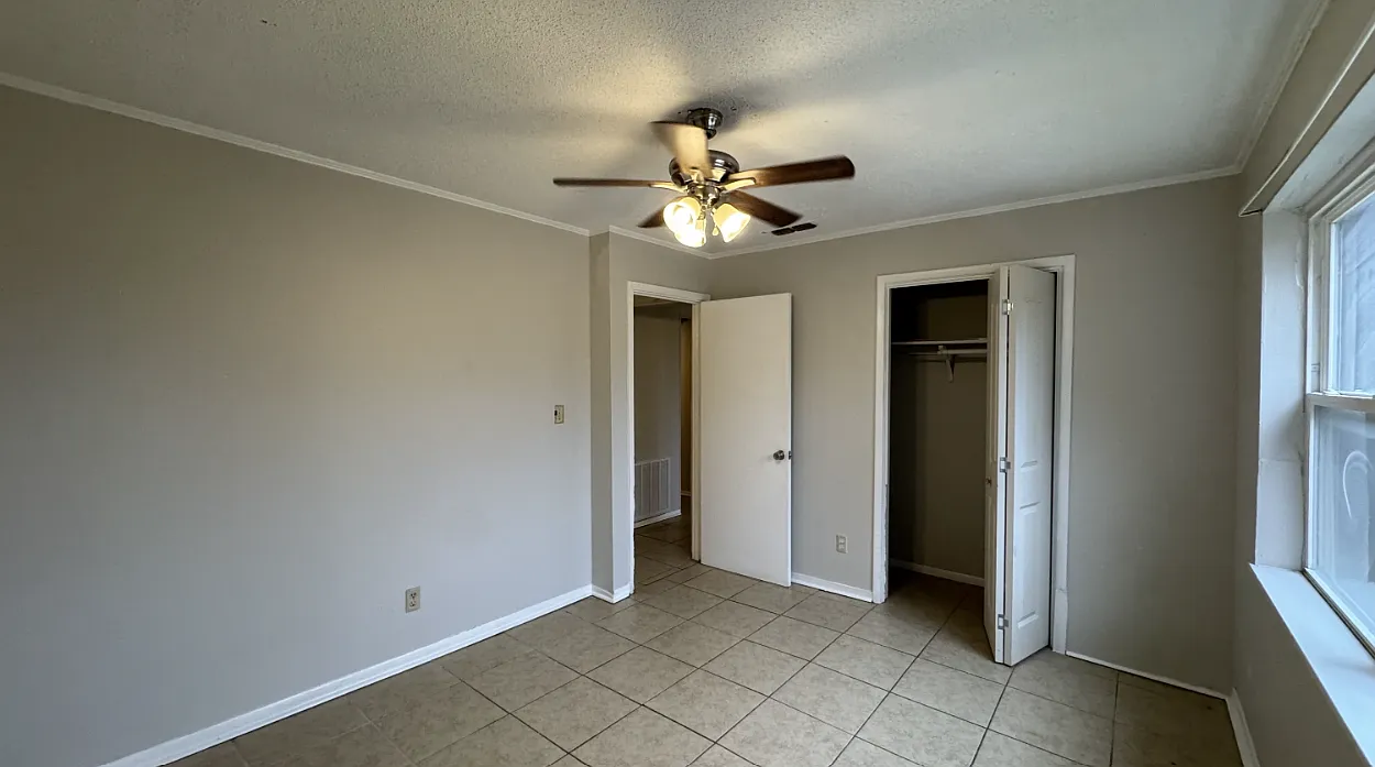 2 bed, $900 — Photo 2