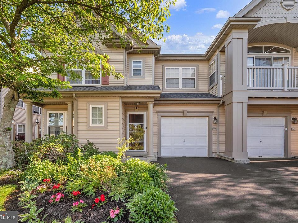 1st image of 906 Julian Dr W #315