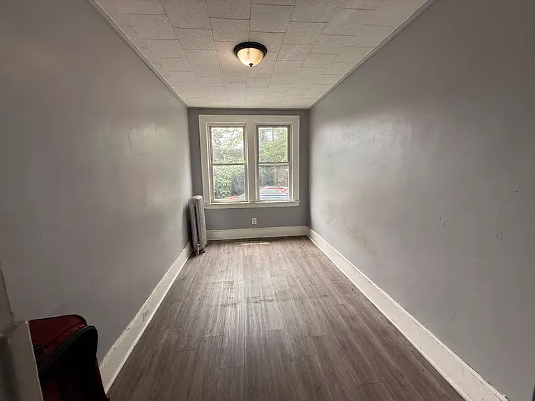 558 Lyons Ave #1L — Photo 1