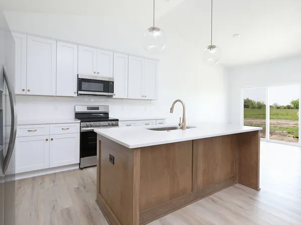 2412 NE 6th St, Grimes, IA 50111