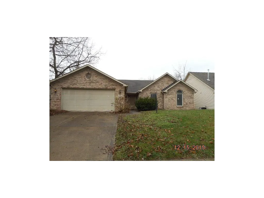 2724 Granada Cir N photo 1