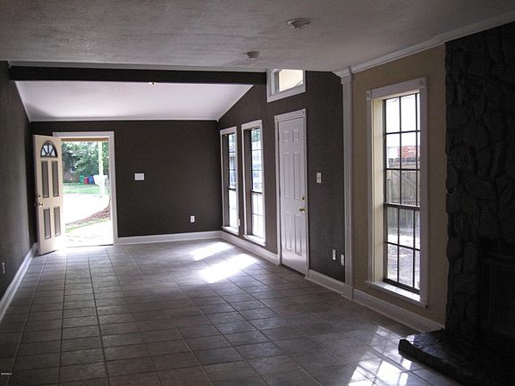 3rd image of 4503 Robinhood Dr