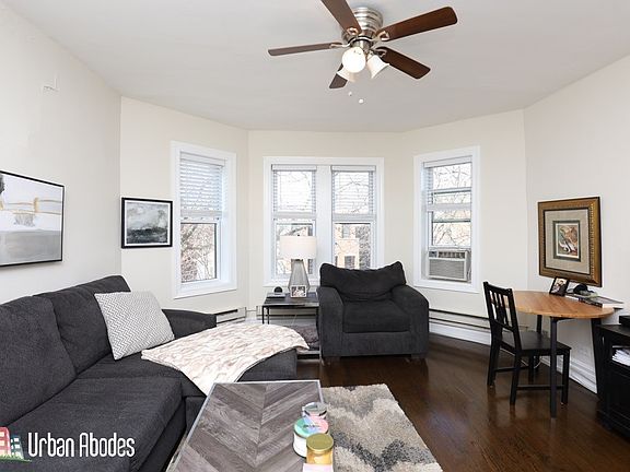 2nd image of 3823 N Greenview Ave #2A