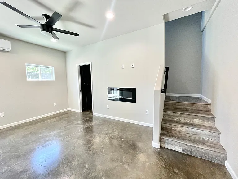 720 N Walnut St #14 — Photo 5