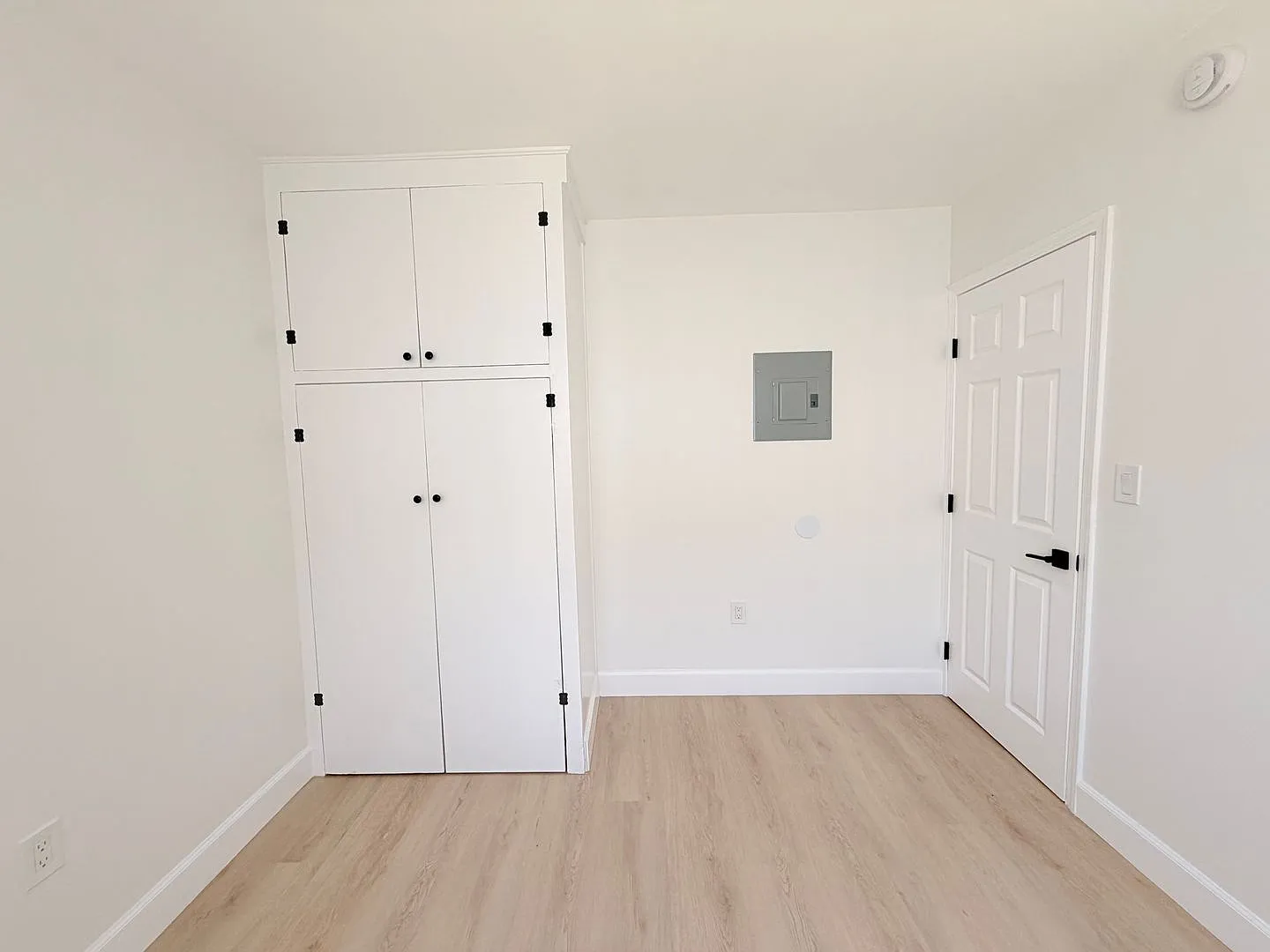 12421 South Main St — Photo 3
