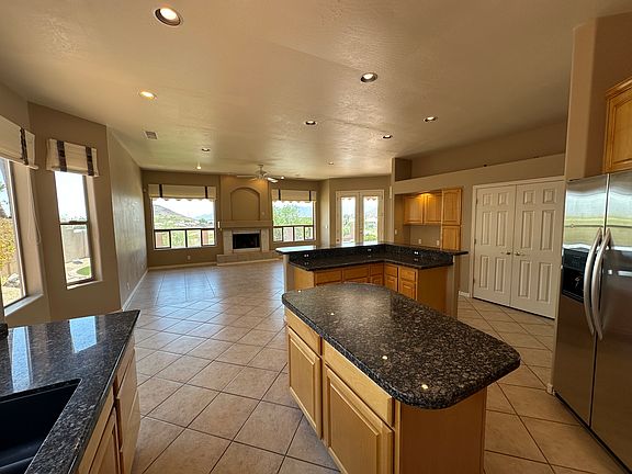 5th image of 2053 E Clubhouse Dr