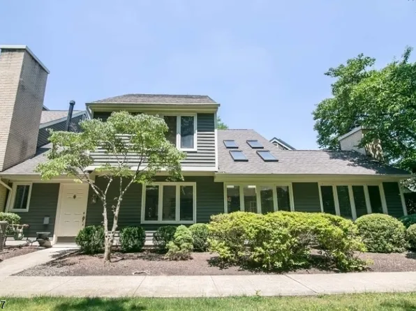 27 Village Dr, Bernards Twp., NJ 07920
