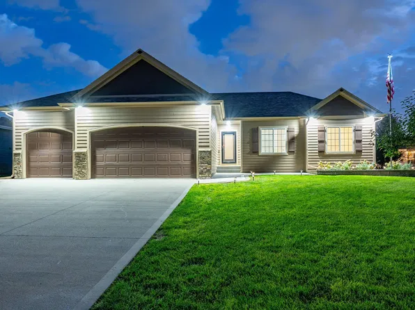1380 E Pine Ridge Dr, Polk City, IA 50226