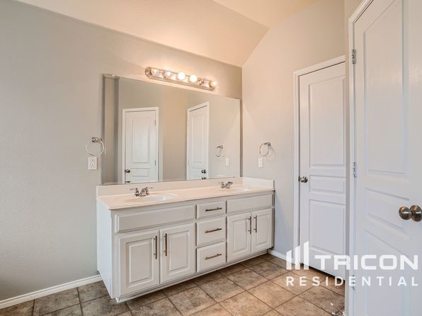 305 Hidden Lake Ct