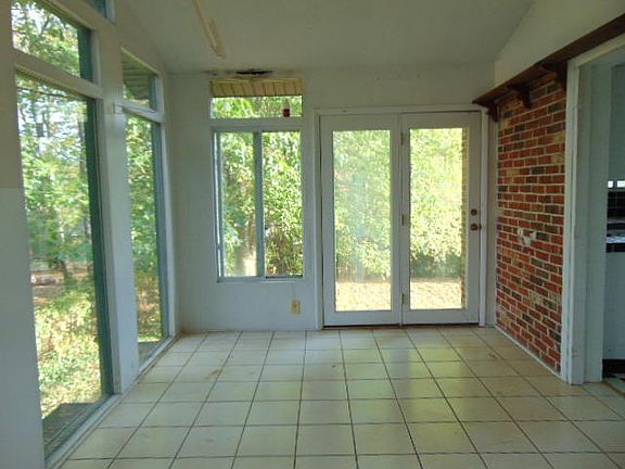 2nd image of 1031 Sullivan Rd