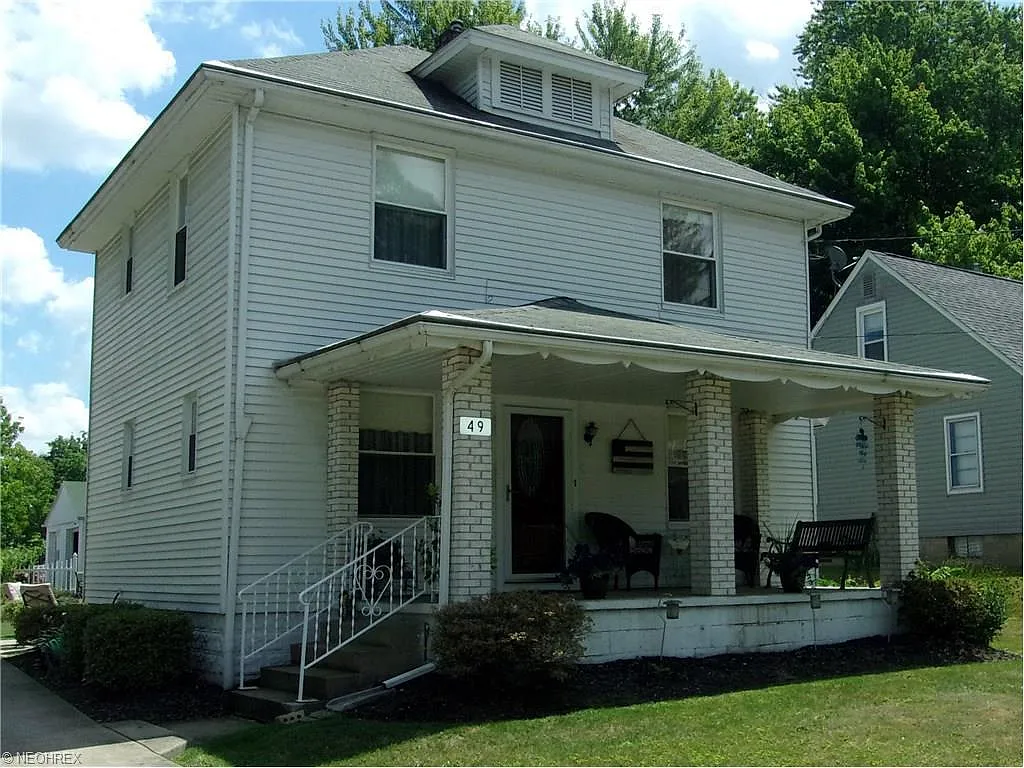 49 Rebecca Ave photo 1