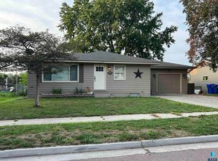 1009 E Pam Rd, Sioux Falls, SD 57105