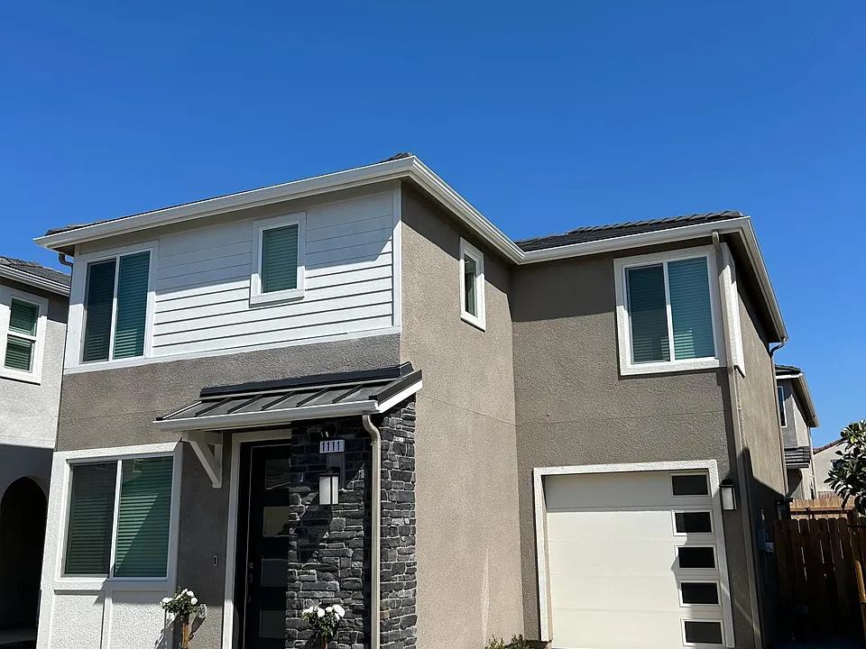 1111 Royalty Way W