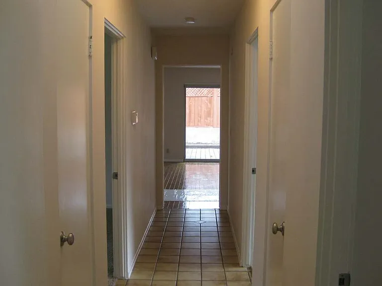 283 Carlo Dr — Photo 6