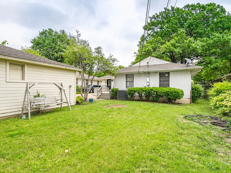 9203 Livenshire Dr — Photo 28
