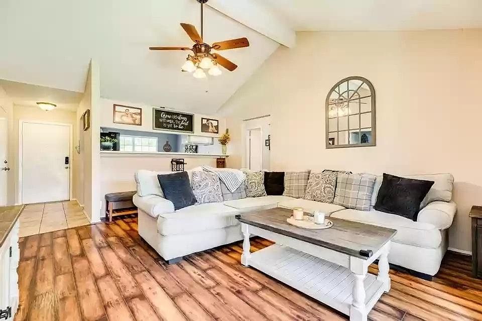 1st image of 3018 Helmsley Dr