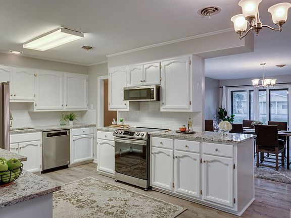 5th image of 2202 Kentwood Dr