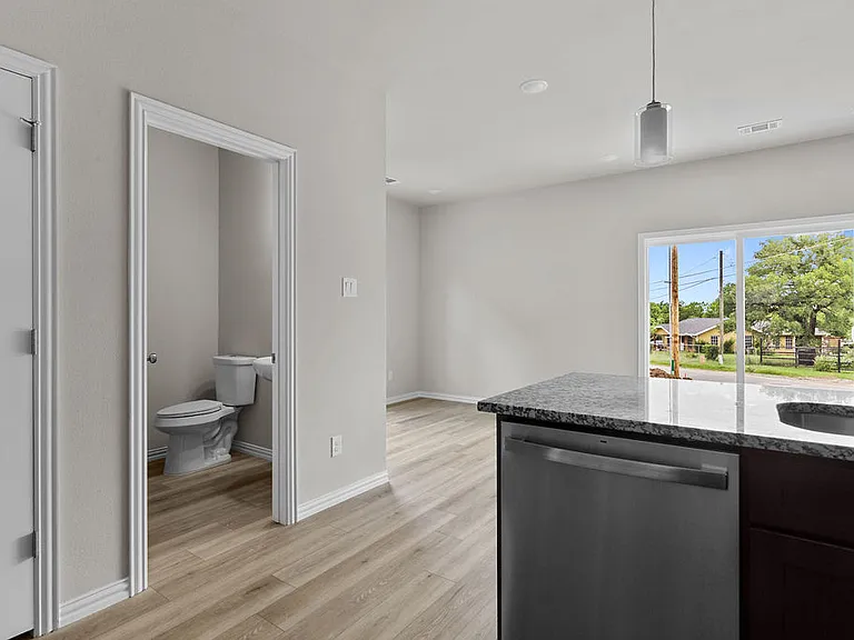 3329 Eastland St — Photo 9