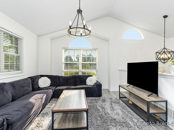 3rd image of 5589 Burlingame Ave SW