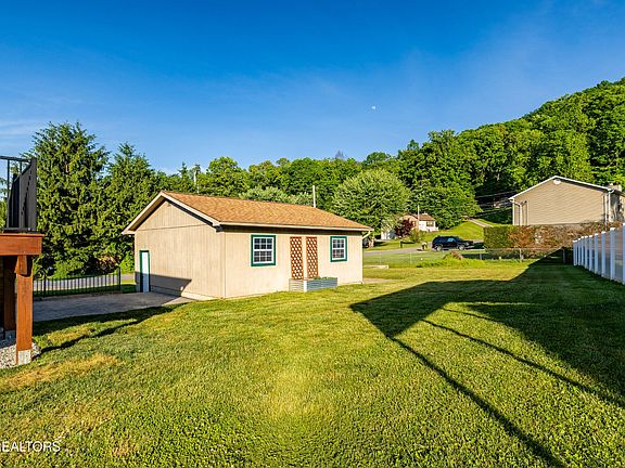 3rd image of 2509 Tamerlane Cir