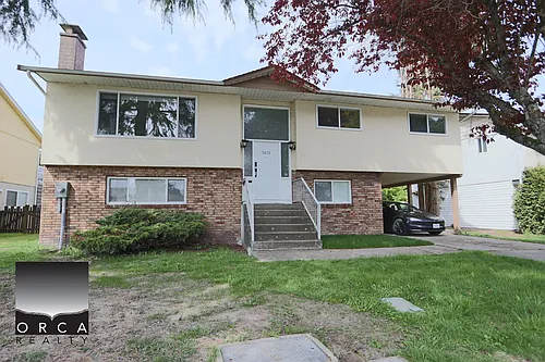 7411 Thormanby Cres Photo 1