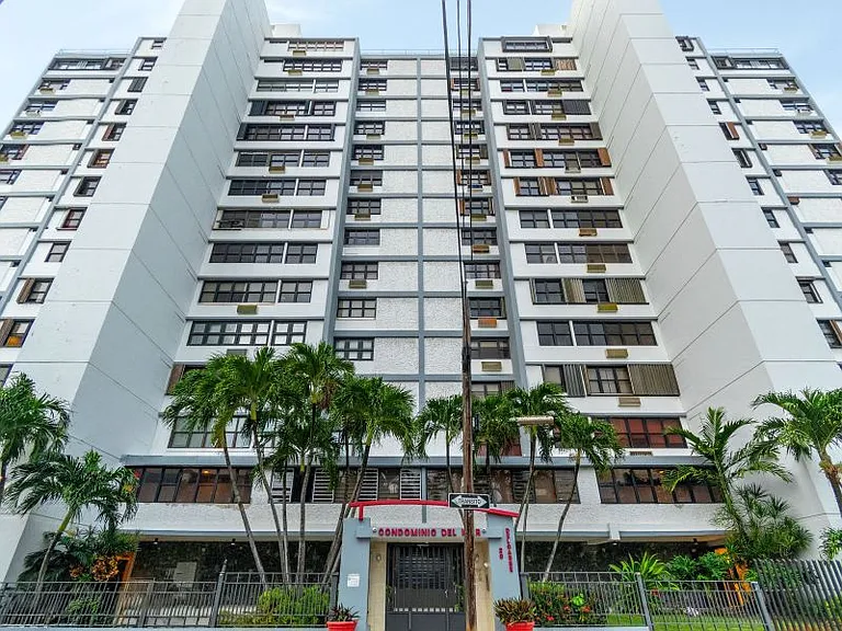 20 Cll Delcasse Condominio Del Mnr #702 — Photo 1
