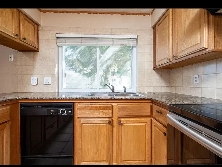 2621 Lemmontree Ln — Photo 7