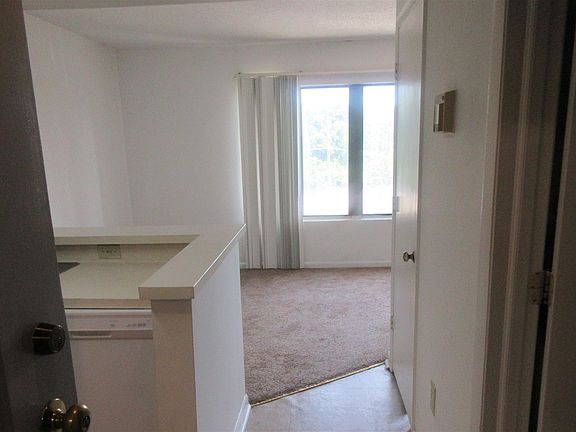 2nd image of 1600 Park Cir APT 605