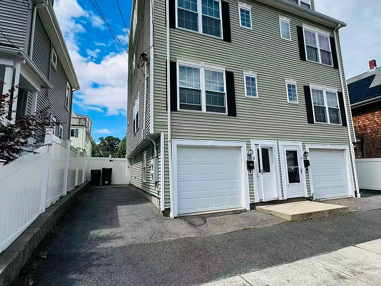 38 Raymond St — Photo 1