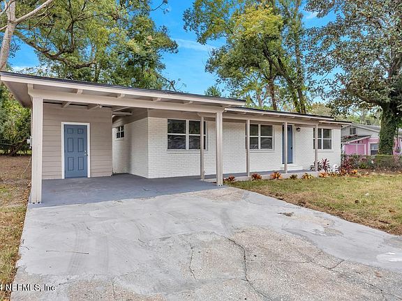 2nd image of 212 PECAN Street