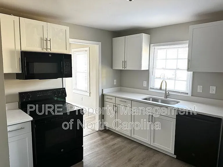 920 Holt St — Photo 1