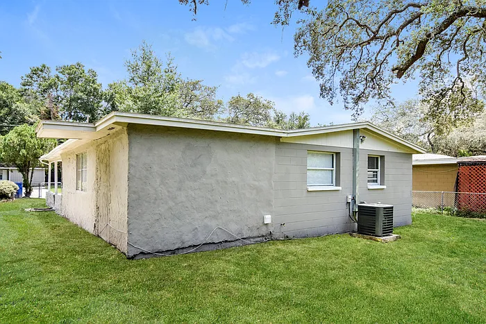 1918 E Noel St — Photo 3