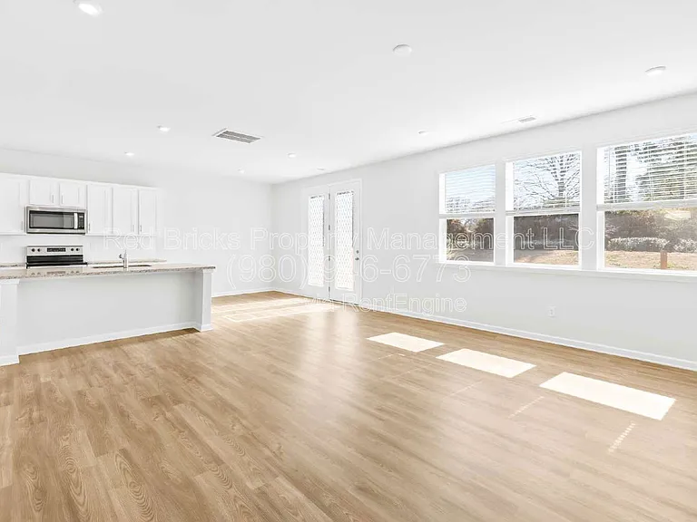 2128 Blue Sky Meadows Dr — Photo 10