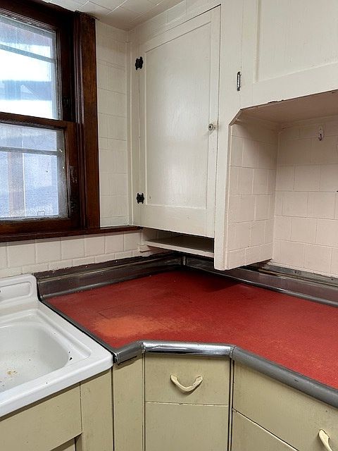 1st image of 811 Saint Louis Ave