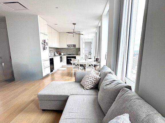 3rd image of 15 W 61st St Penthouse 1B