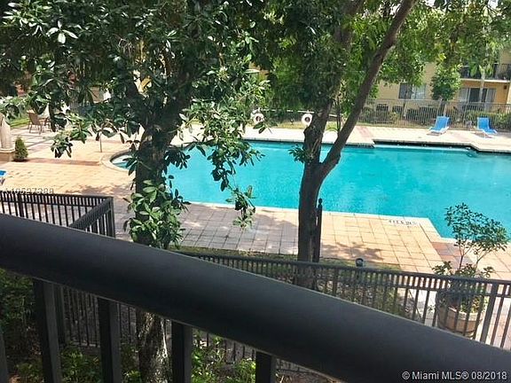 5th image of 1700 Crestwood Ct #1705