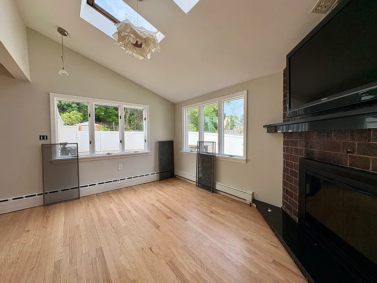 1318 Salem St — Photo 25
