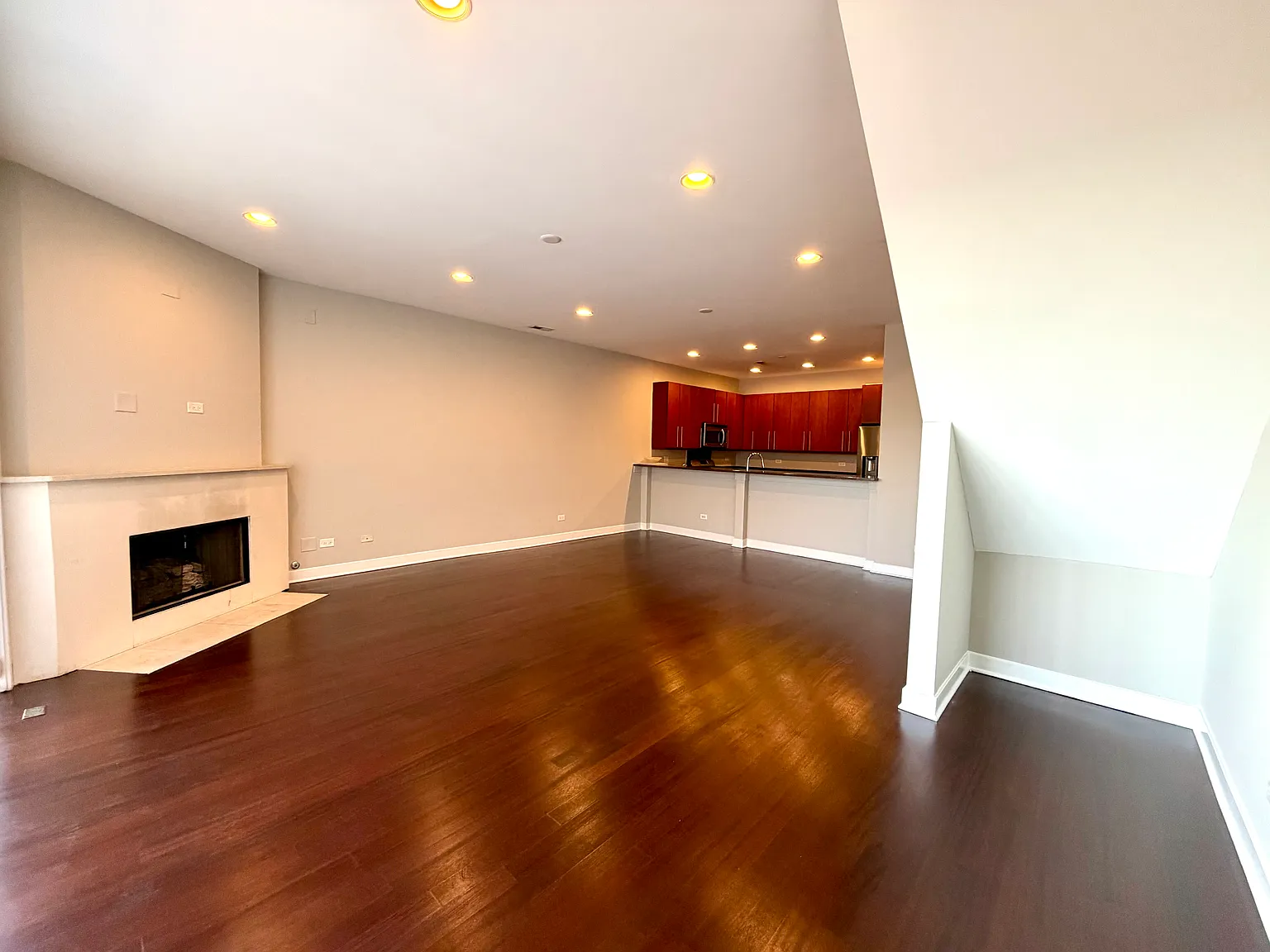 2358 W School St — Photo 4