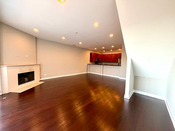 4th image of 2358 W School St #4W