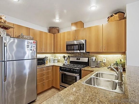 4th image of 1580 Union St Unit 304