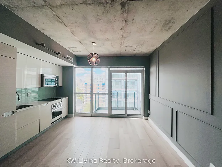 210 Simcoe St #912 — Photo 10