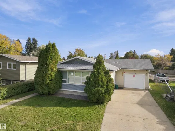 11519 38th Ave NW, Edmonton, AB T6J 0L3